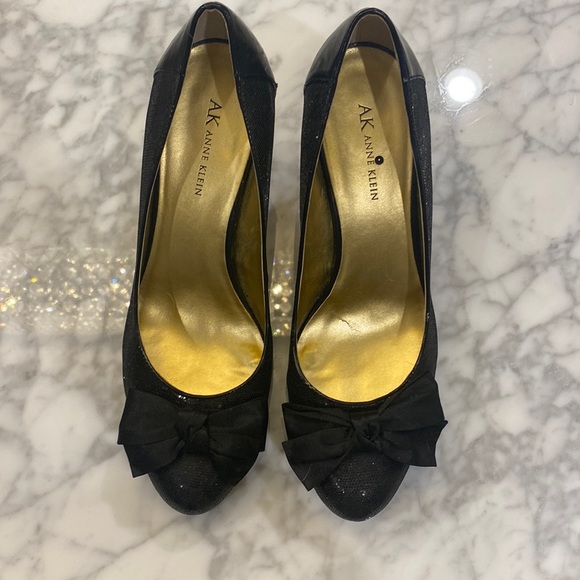 Anne Klein black sparkle round toe heels